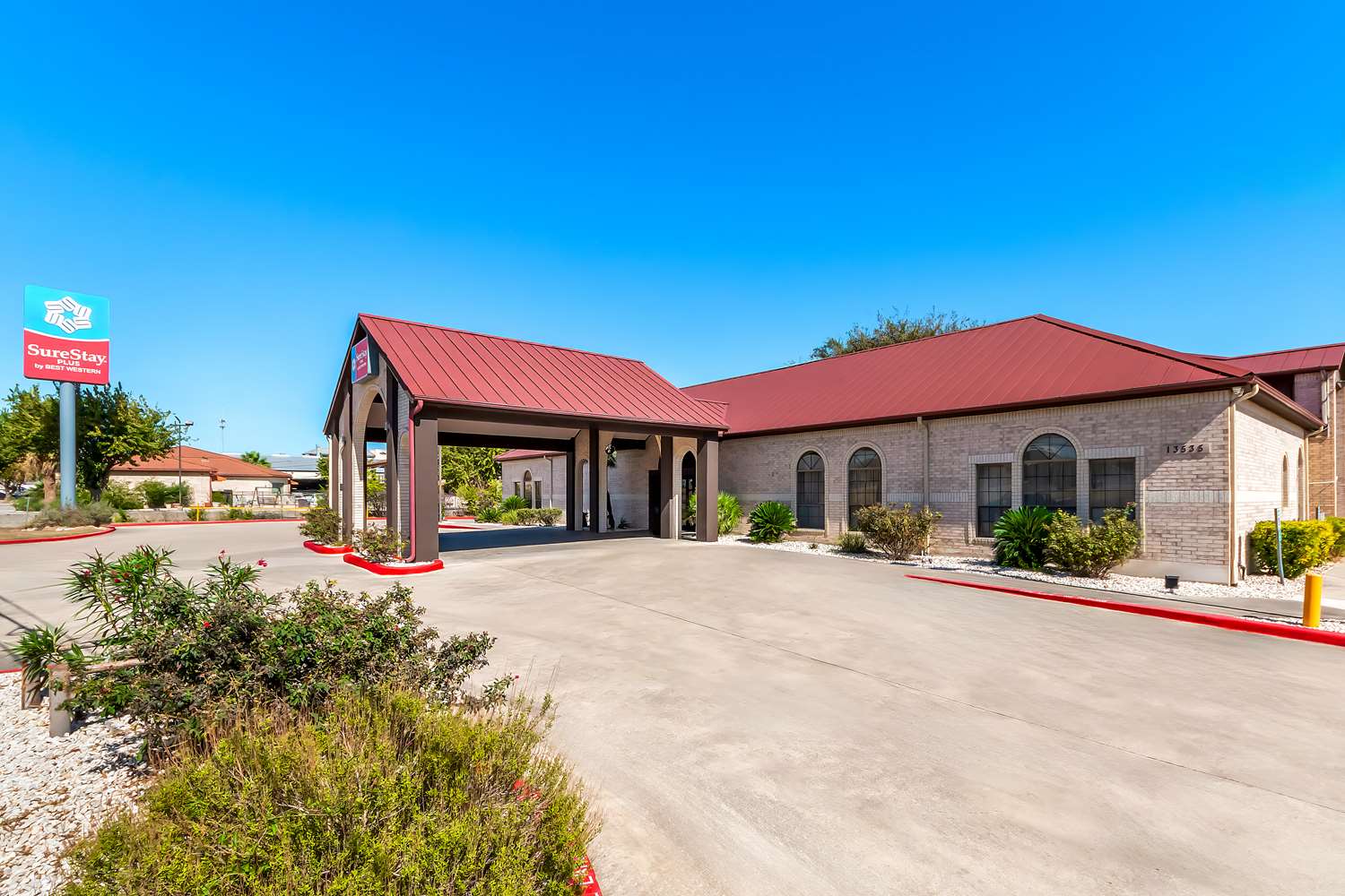 SureStay Plus by Best Western San Antonio Fiesta Inn 2/38