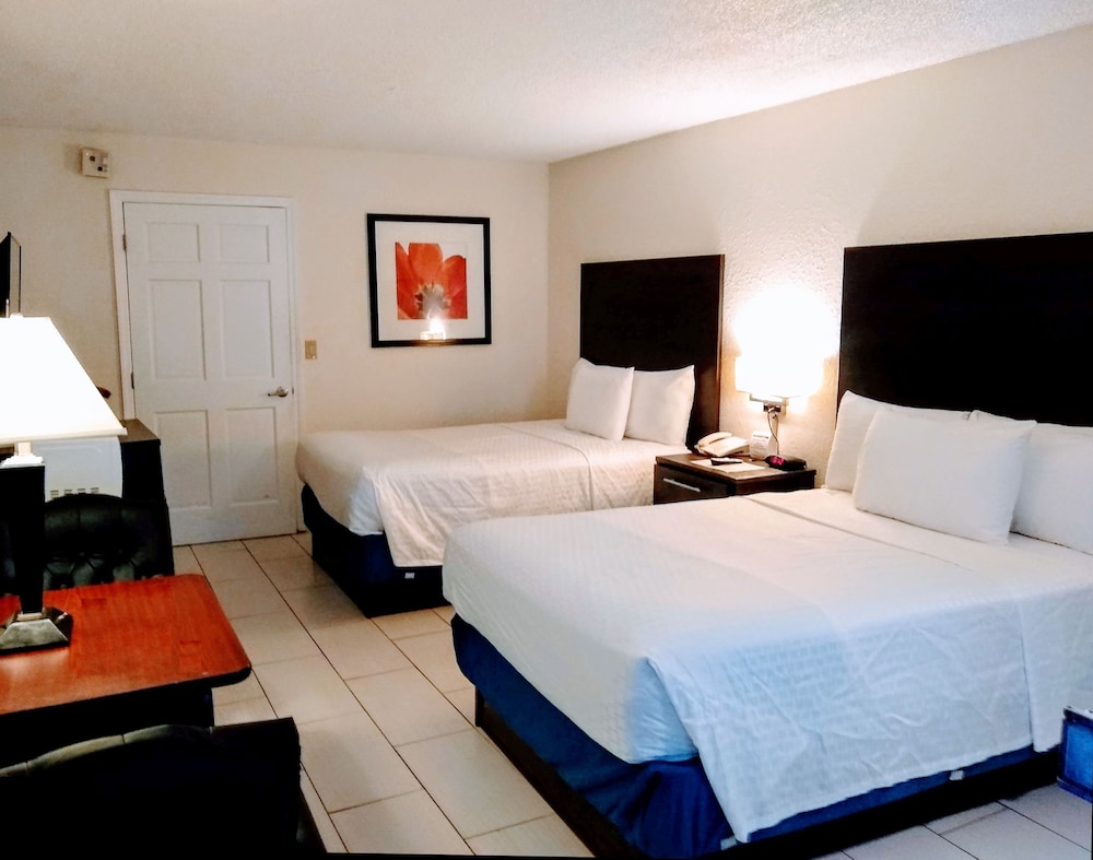 STANDARD, 2 DOUBLE BEDS, ACCESSIBLE