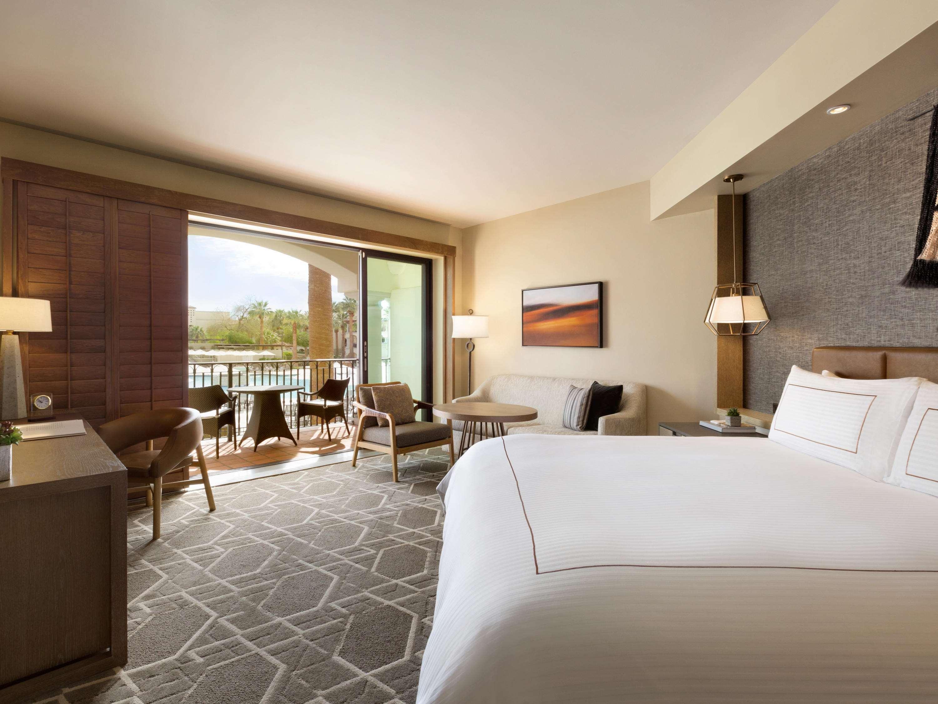 Signature, Sunset, King Bed, Accessible