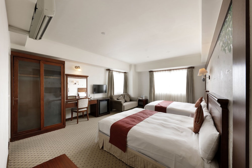 Liga Hotel 32/61