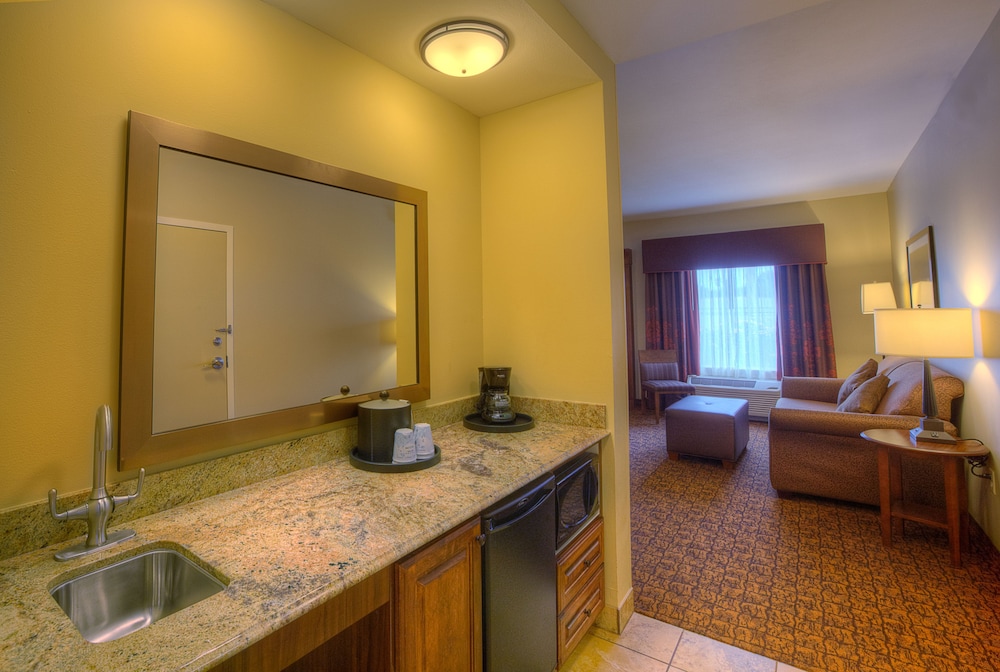 Hampton Inn Suites Mcallen 34/52
