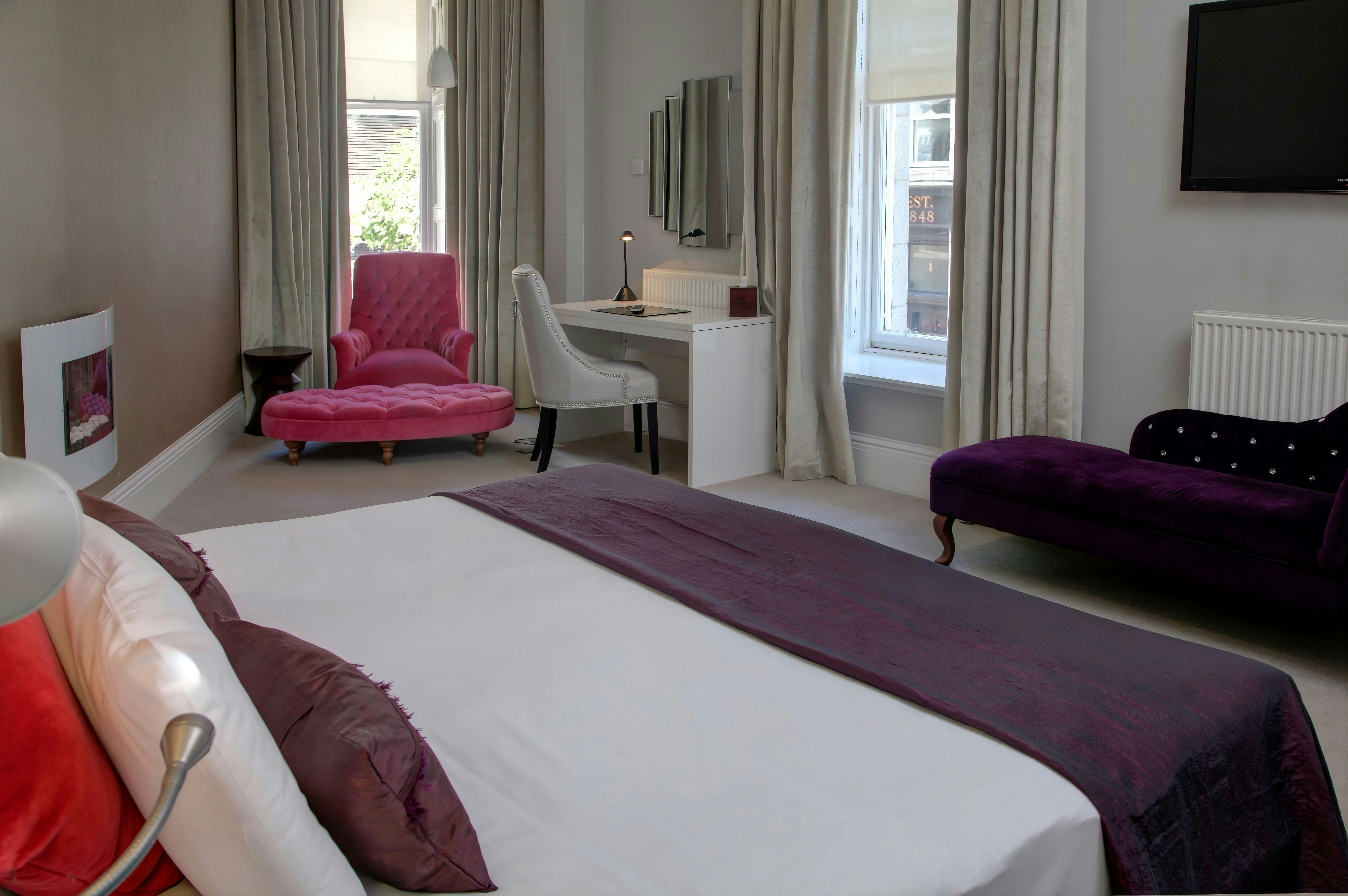 Carmelite Hotel 24/50