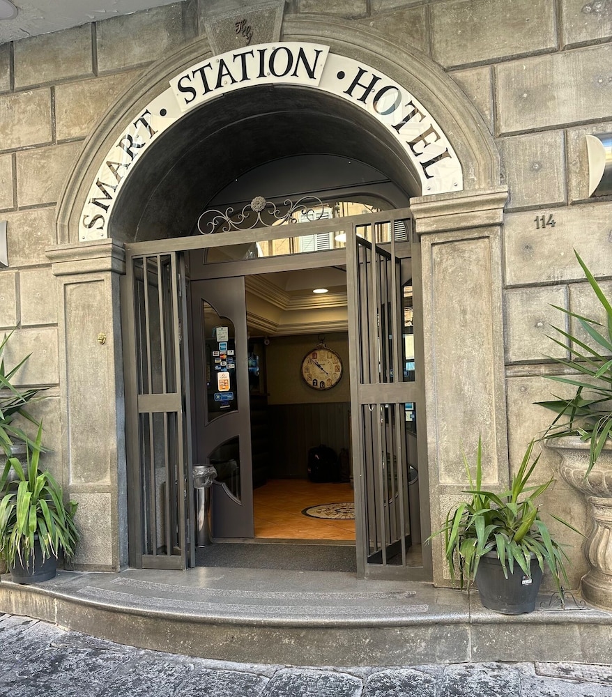 Smart station hotel 1/16