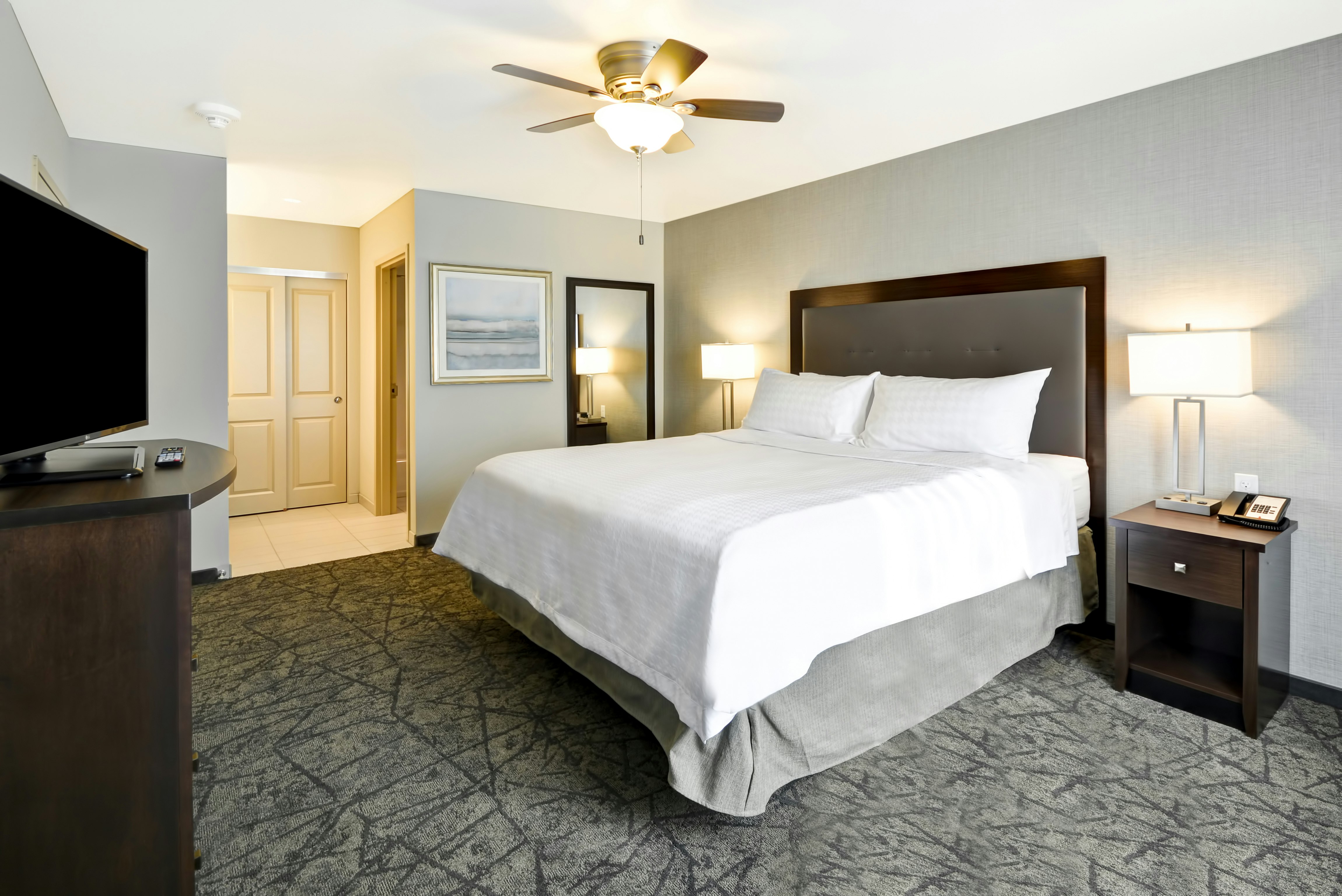 STUDIO, SUITE, KING BED