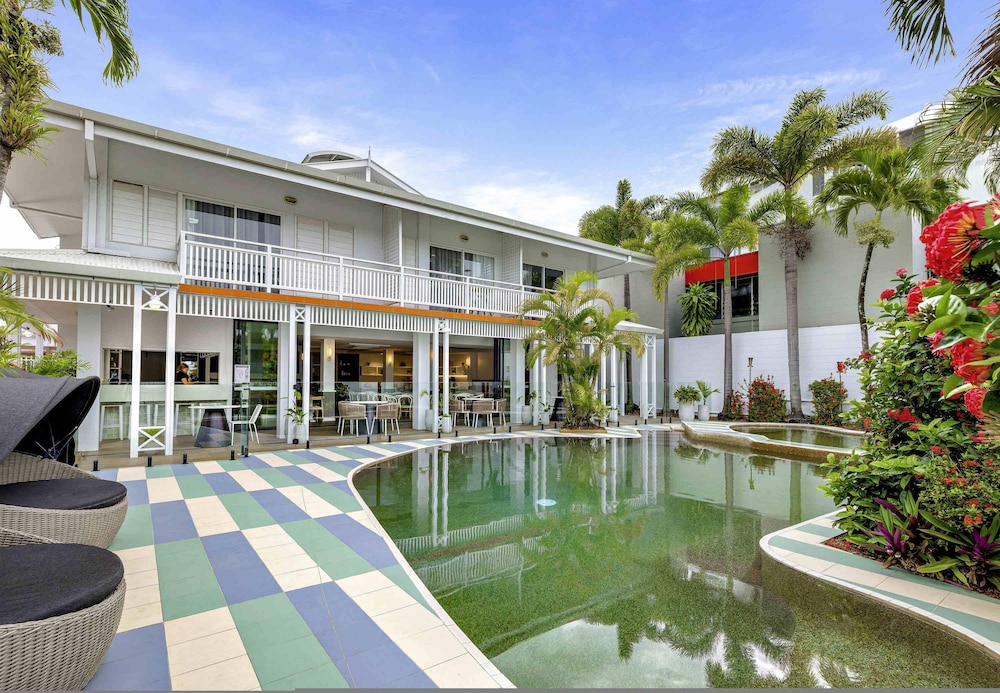 Mercure Cairns 4/64