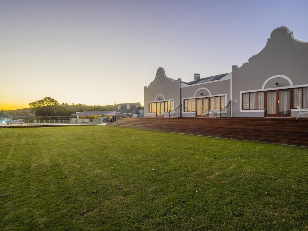 Madison Manor Boutique Hotel 63/72