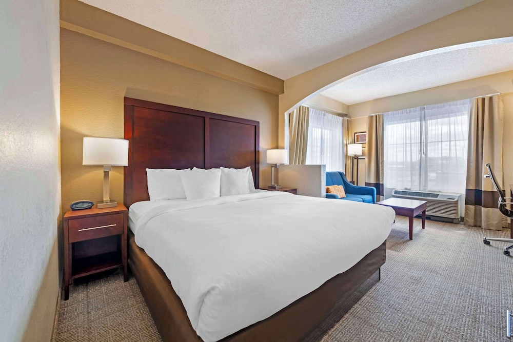 SUITE, KING BED