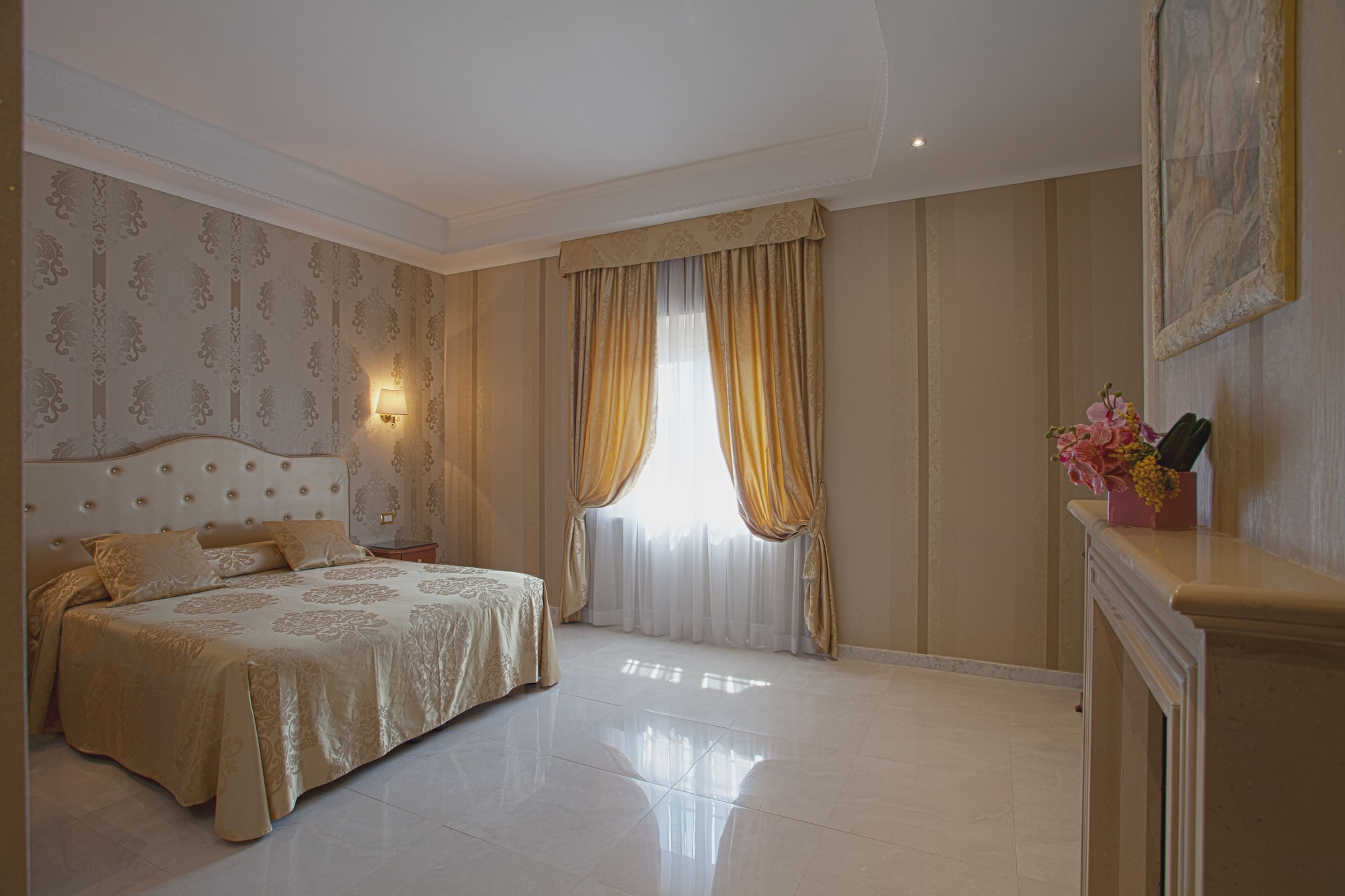 SUPERIOR, DOUBLE OR TWIN BED