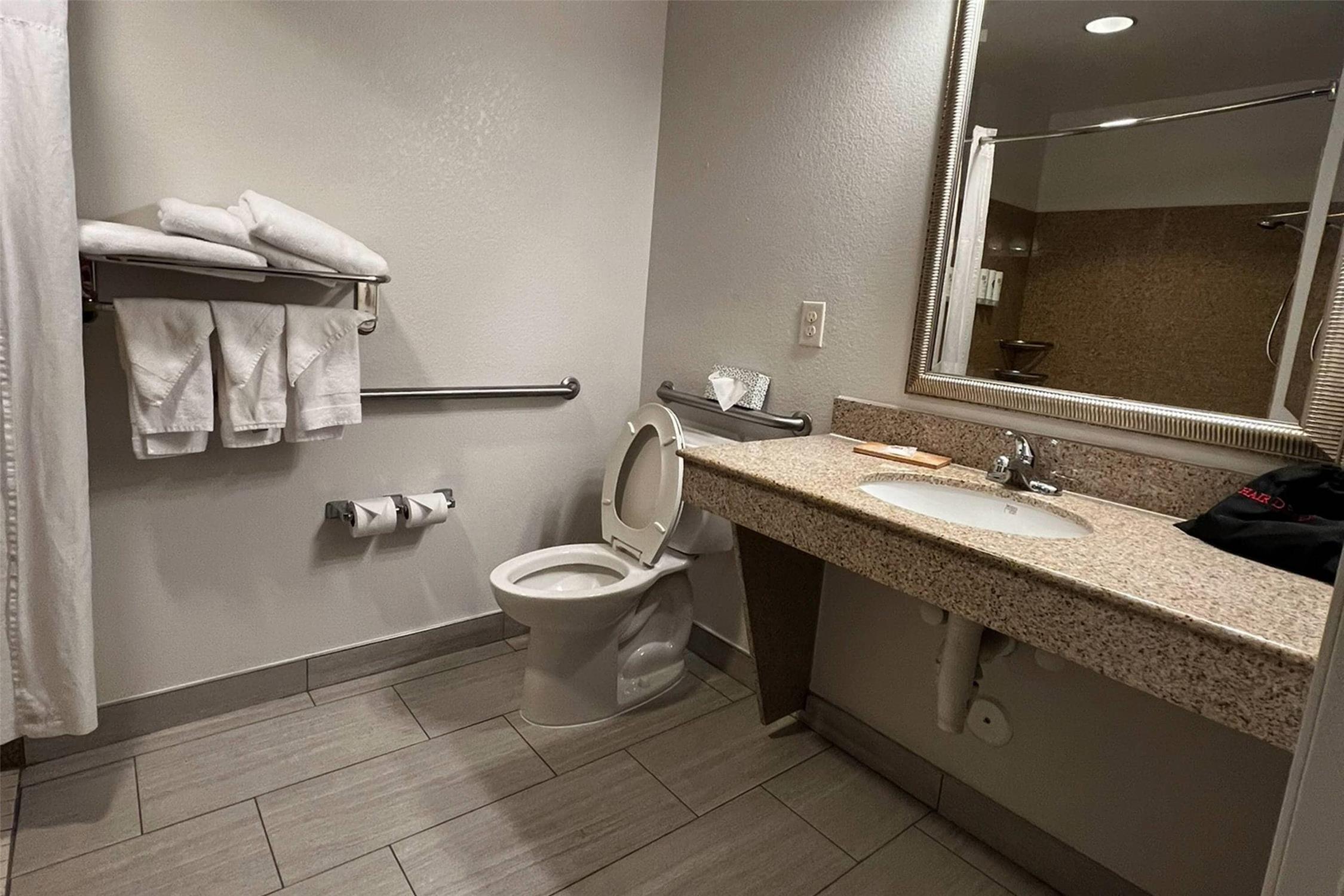Comfort Inn & Suites Concord (Kannapolis) 47/51