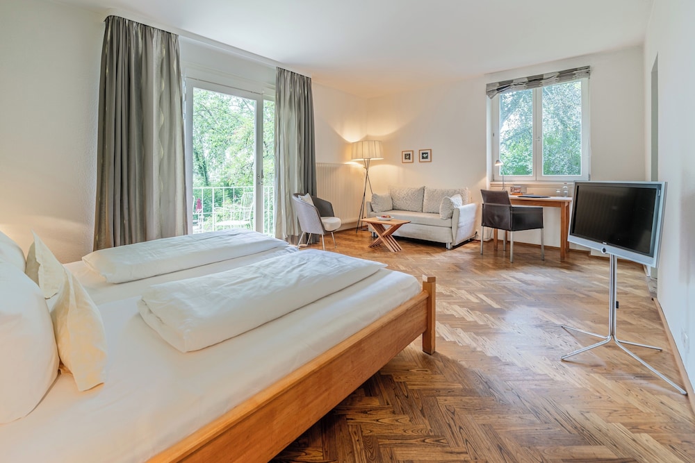 1 BEDROOM, LUXURY, DOUBLE BED, PARK VIEW