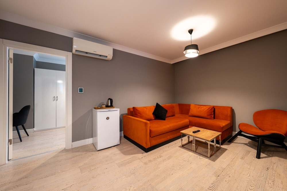 216 Bosphorus Suite 27/50