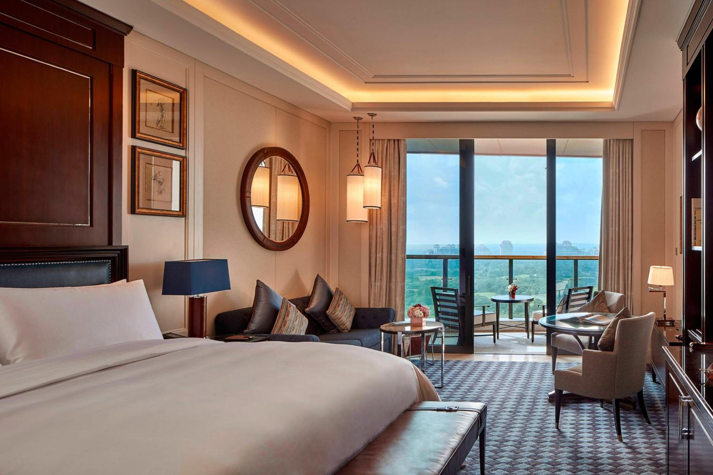 Club, King Bed, Golf Course View