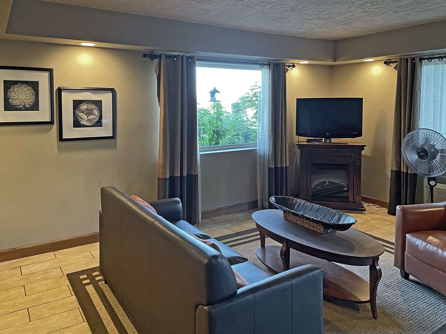 Quality Inn Clinton North, AR 15/16