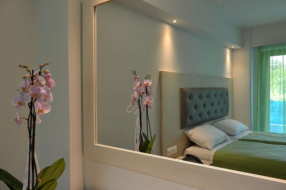TRYP by Wyndham Corfu Dassia 40/69