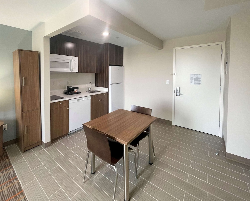 MainStay Suites Bronx - Belmont 45/61