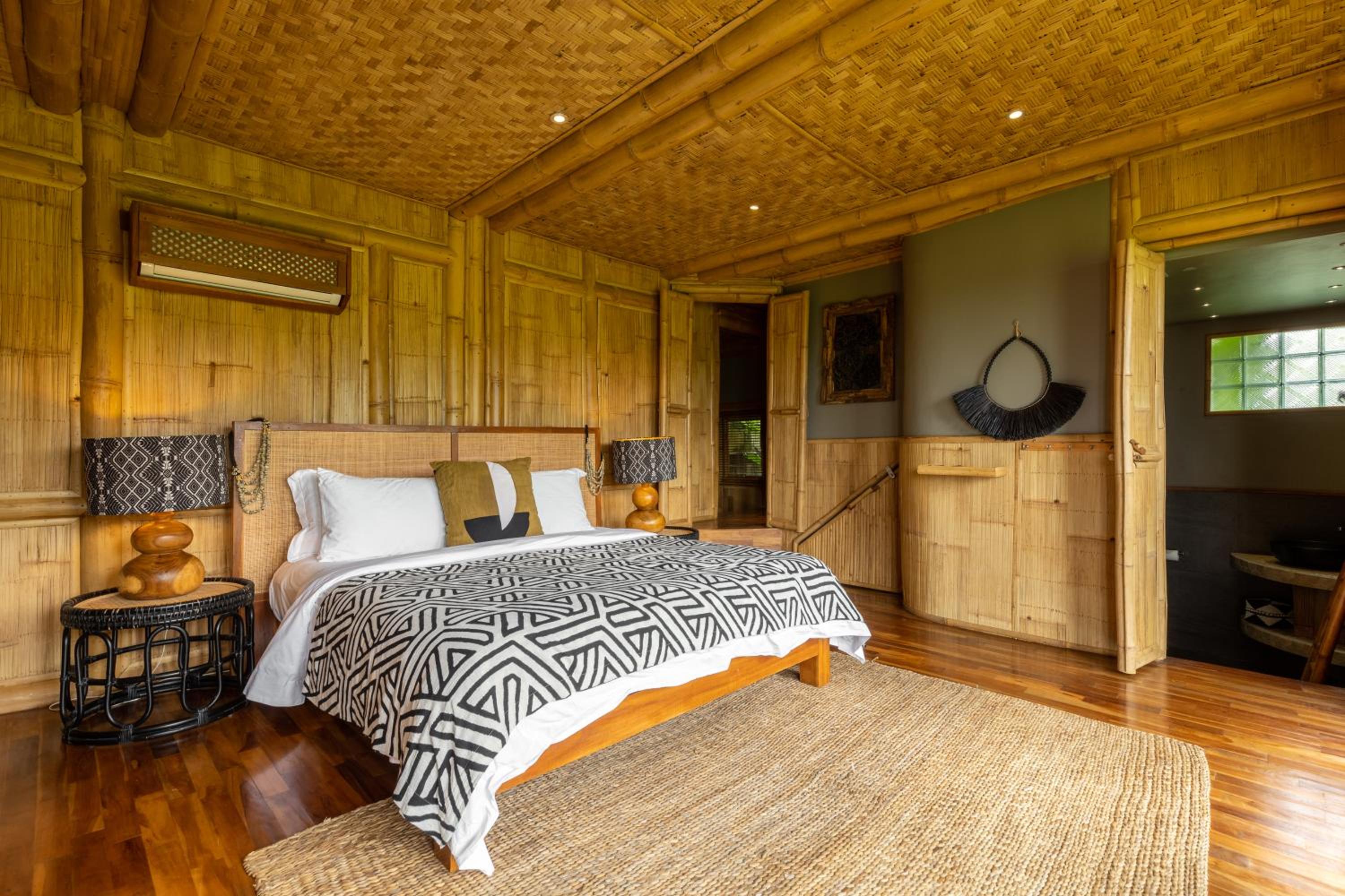Moana, Villa