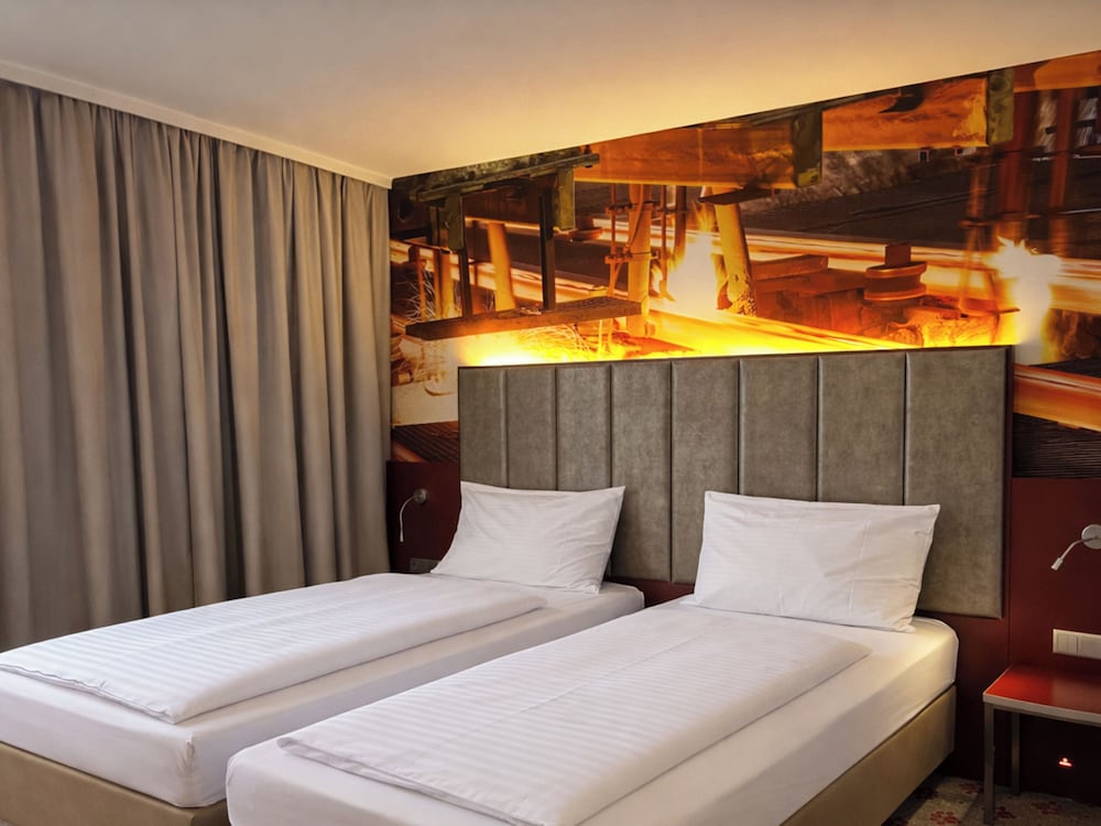Room, Twin Beds