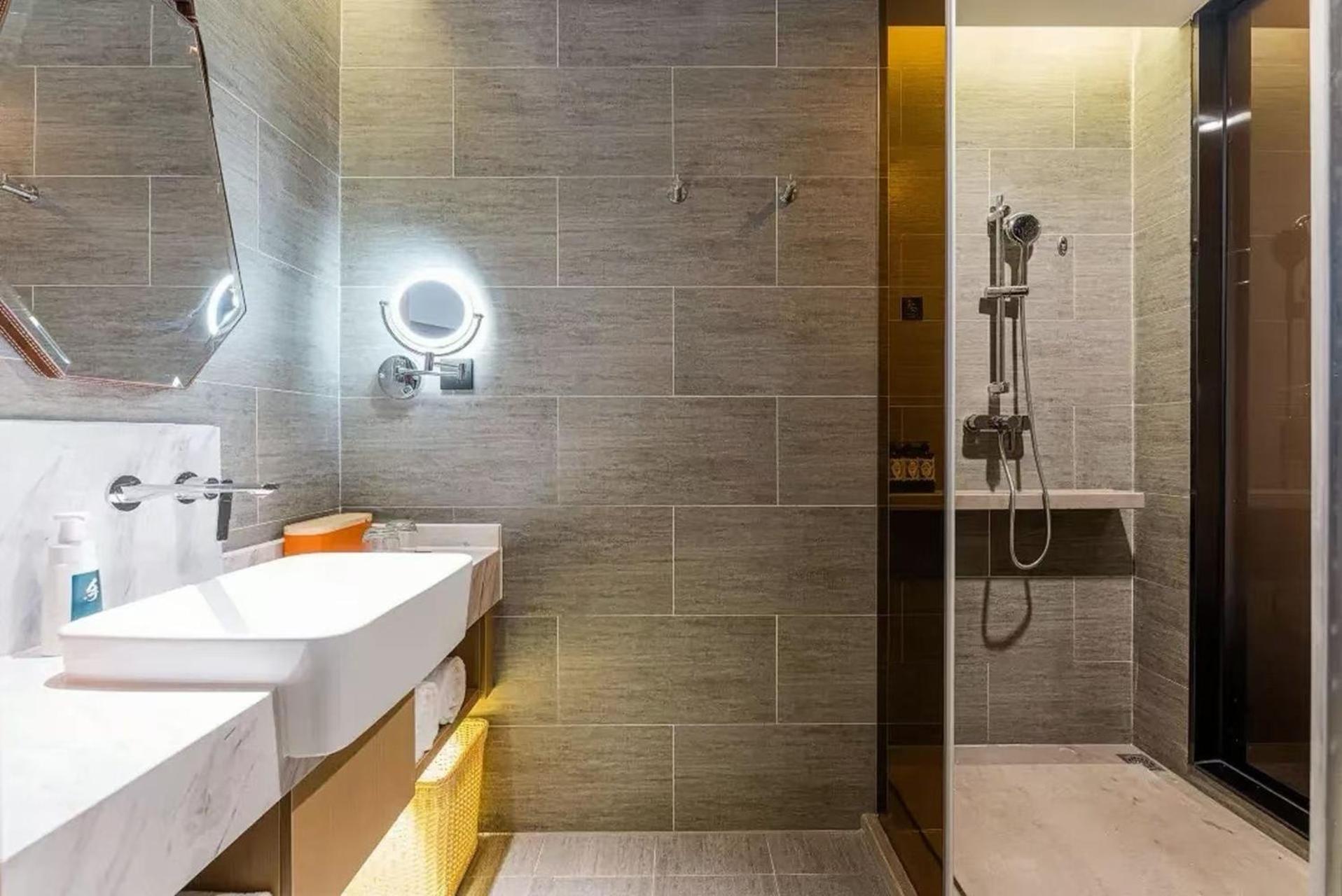Hangzhou West Lake Science and Technology Park Atour Hotel 52/56