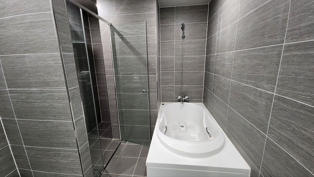 Yongin Central Co'op Hotel 40/44