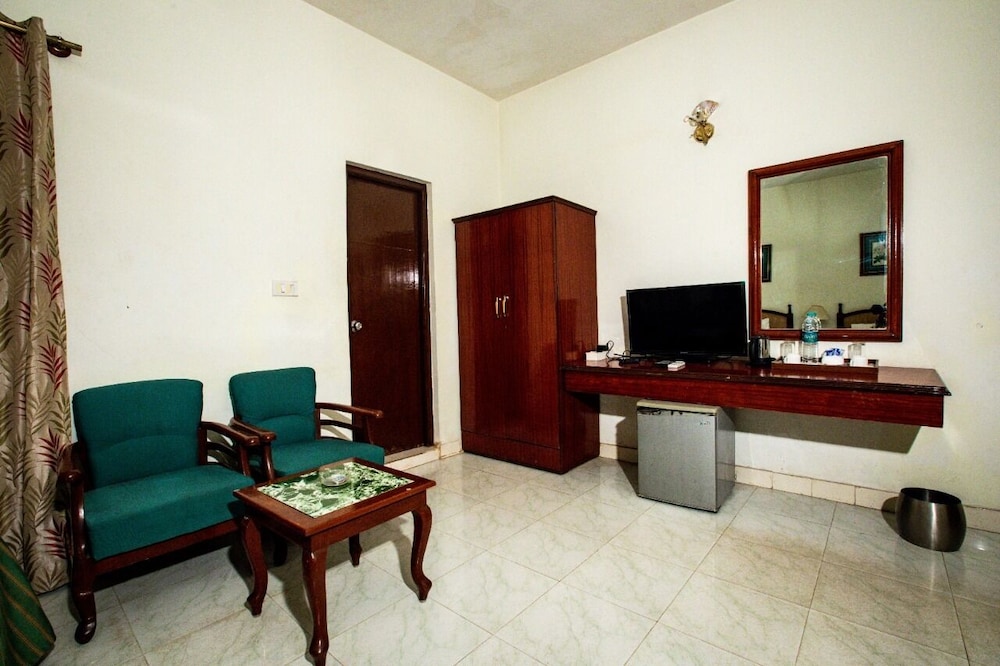 Jayamahal Palace Hotel 43/68