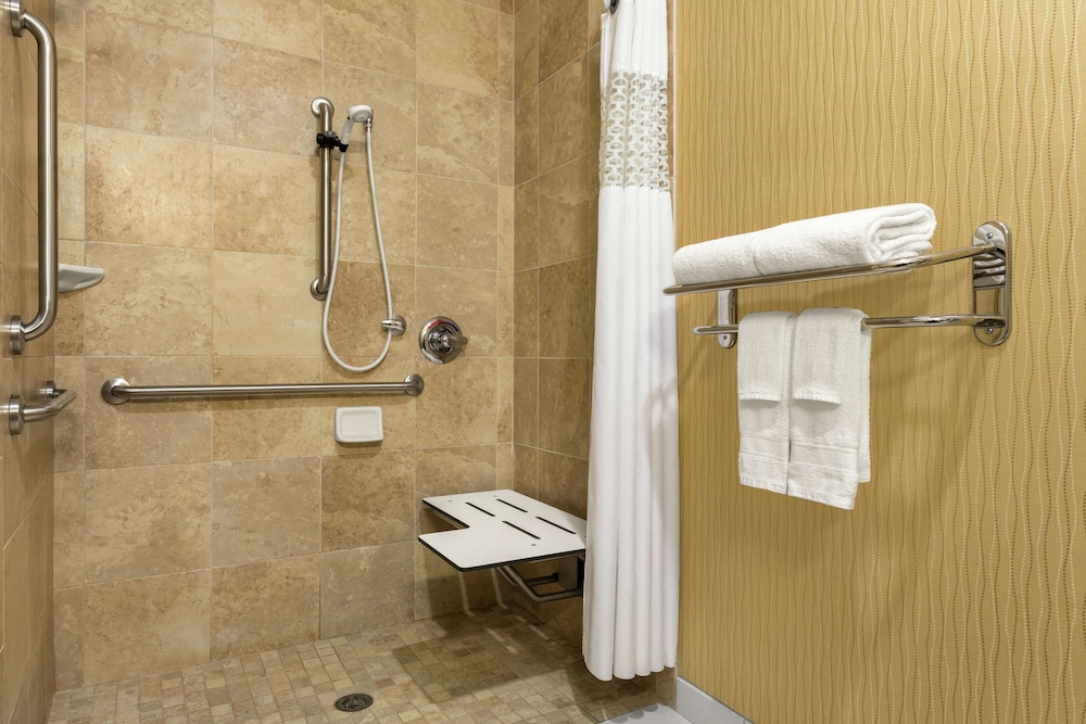 Hampton Inn Akron-Fairlawn 15/42