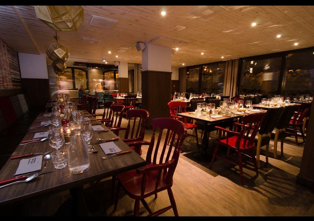 Langley Hotel Tango 33/38