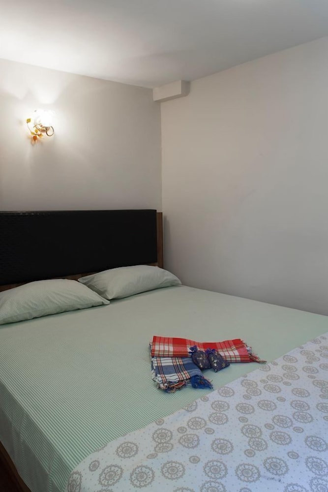 ROOM, DOUBLE BED, GARDEN AREA