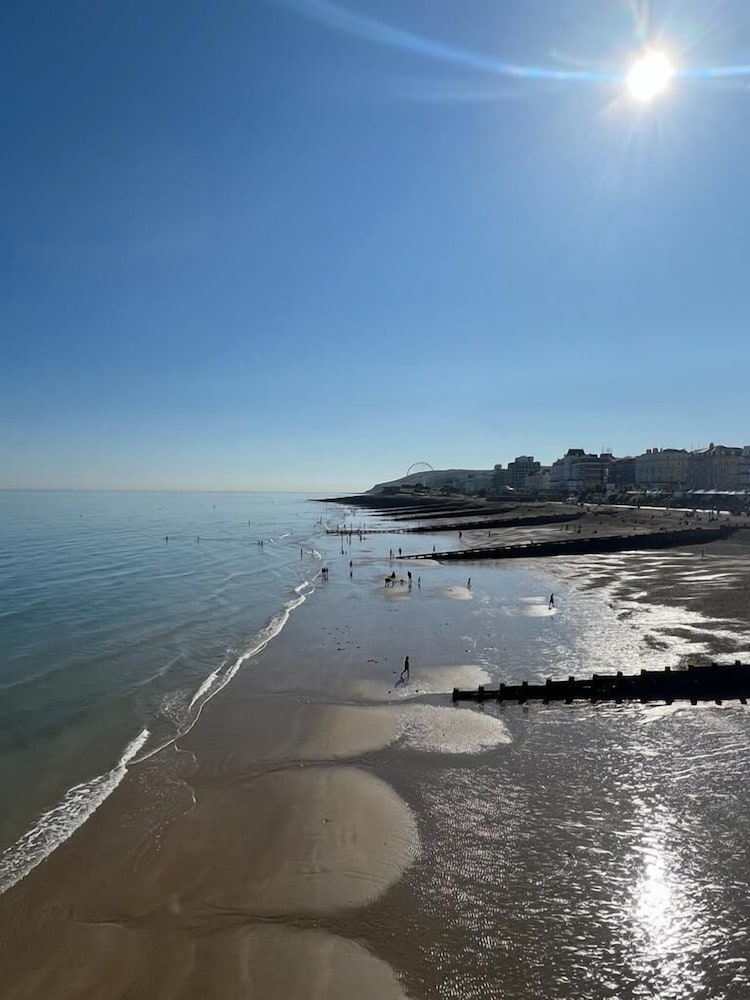 Eastbourne Riviera Hotel 56/64