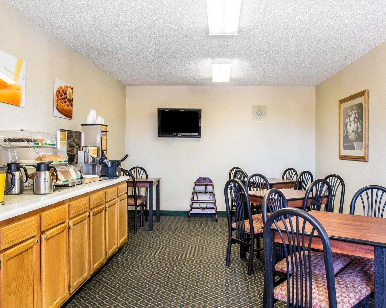 Econo Lodge Longmont East 15/17