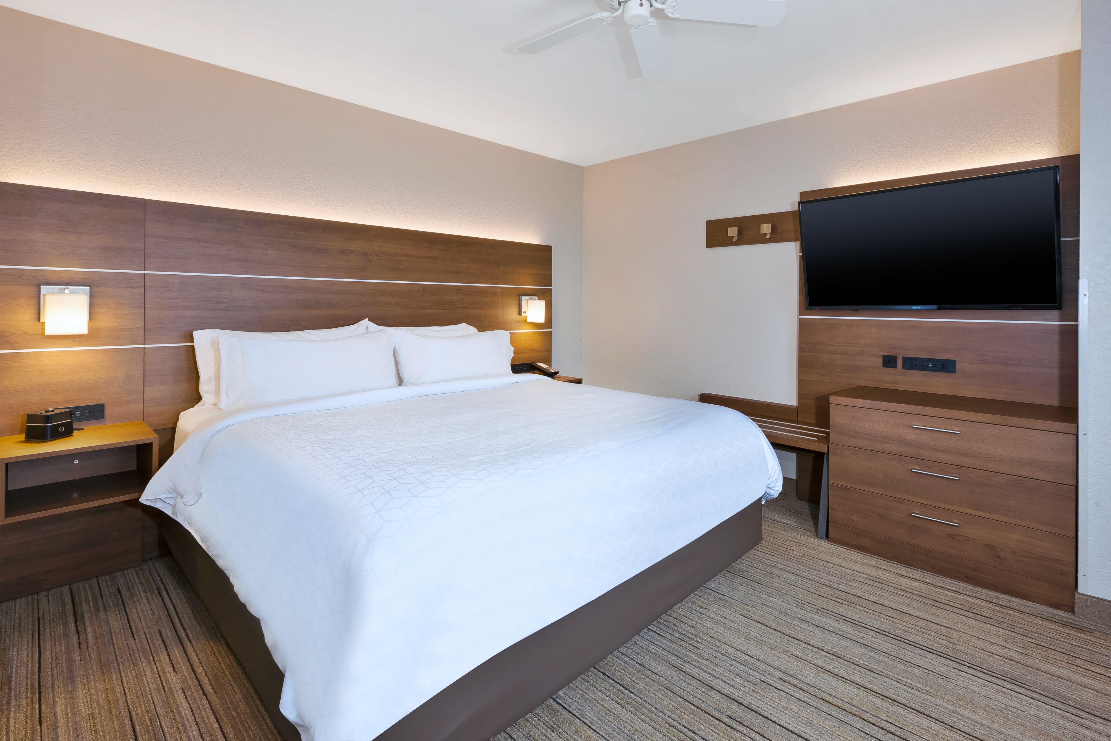 Suite, King Bed, Valley Side