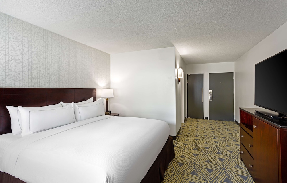 DoubleTree by Hilton Washington Meadow Lands Casino Area 16/49