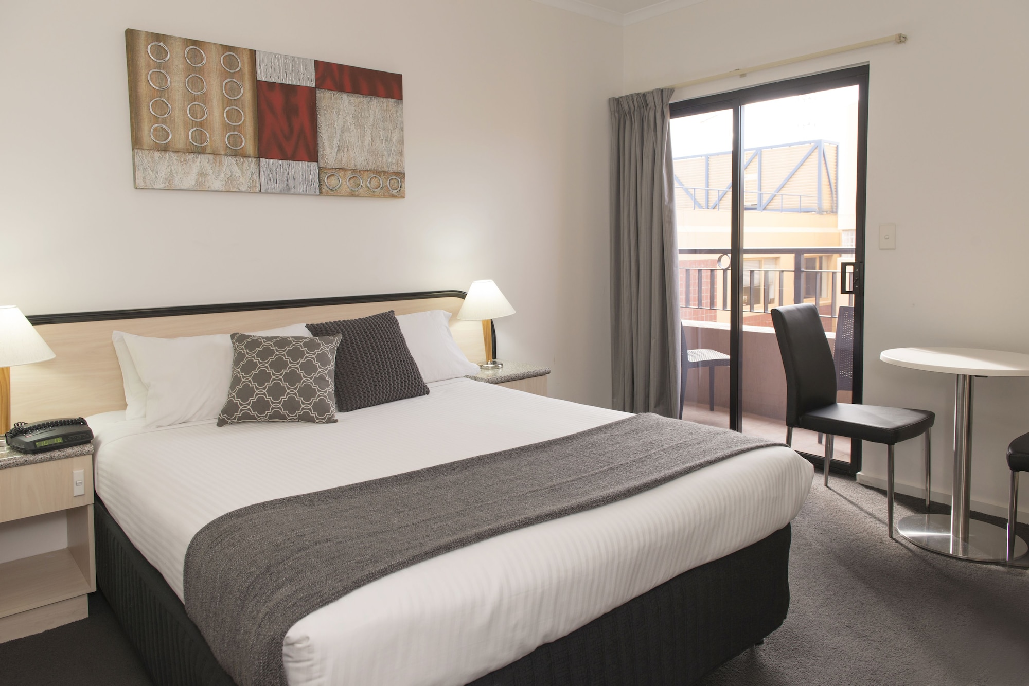 DELUXE, QUEEN BED