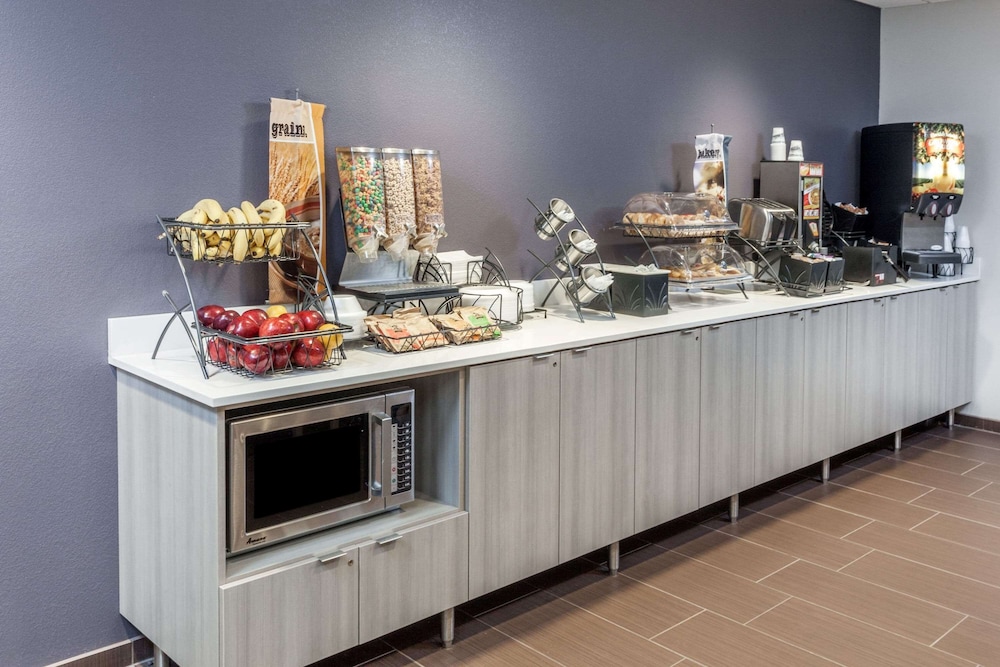 Microtel Inn And Suites By Wyndham West Fargo 23/28