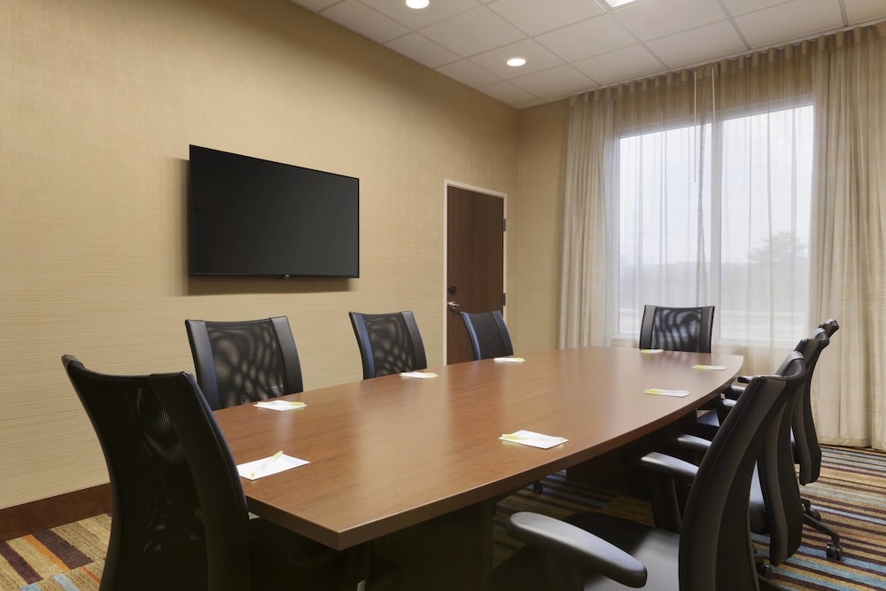 Fairfield Inn & Suites Pittsburgh Airport/Robinson Township 29/30