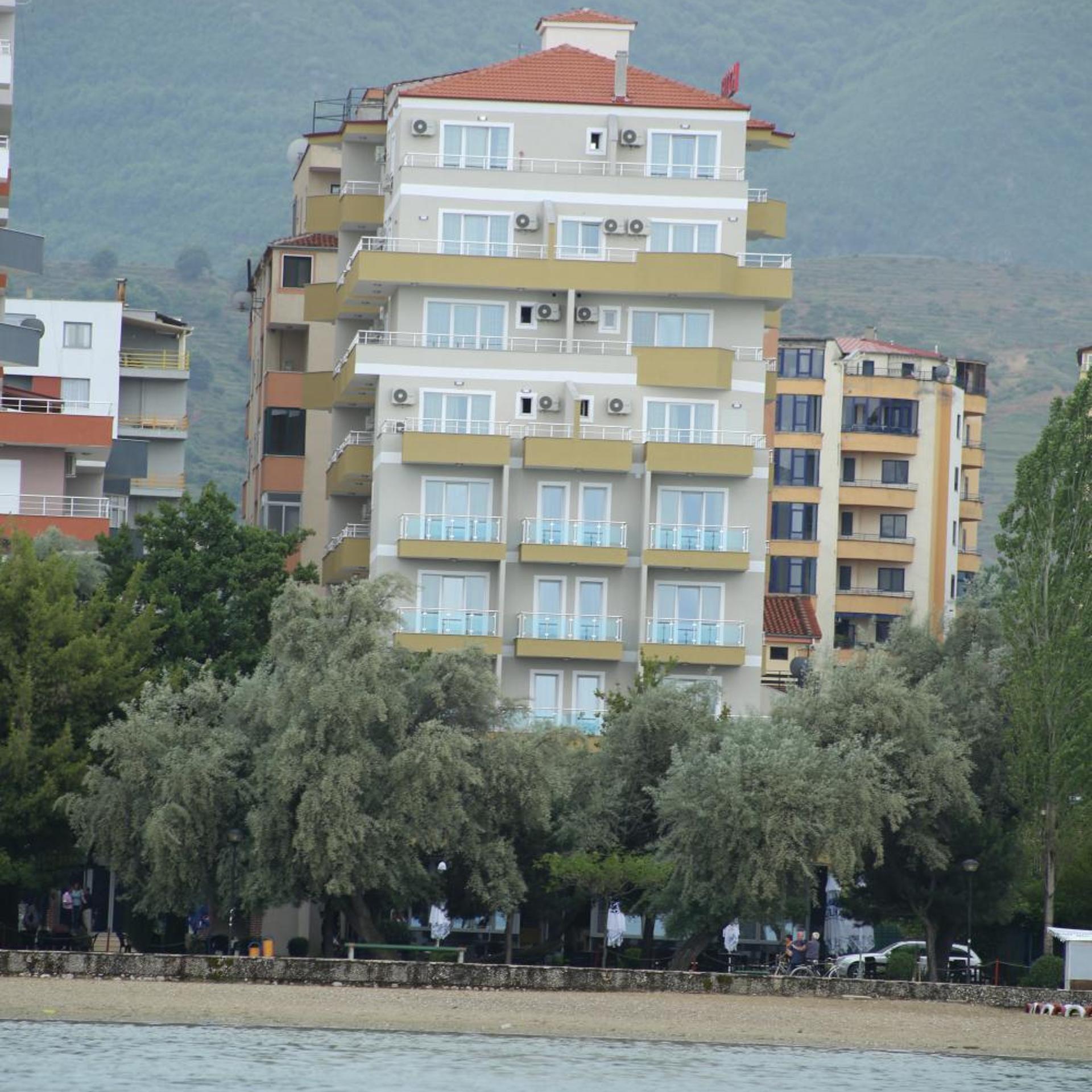 Hotel Pogradeci 8/55