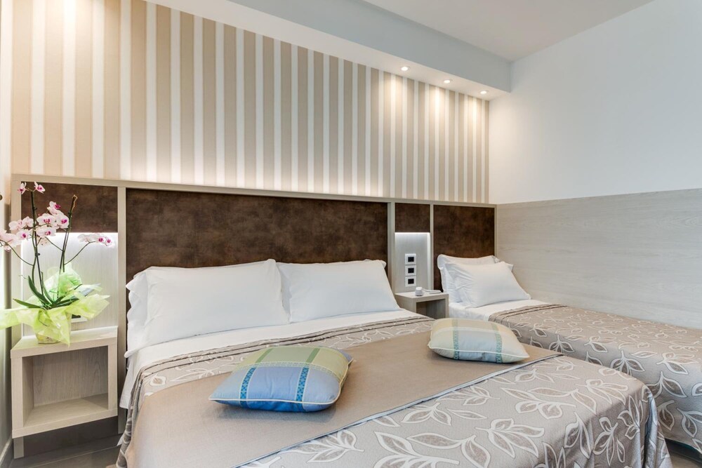 Hotel Cavour 10/30