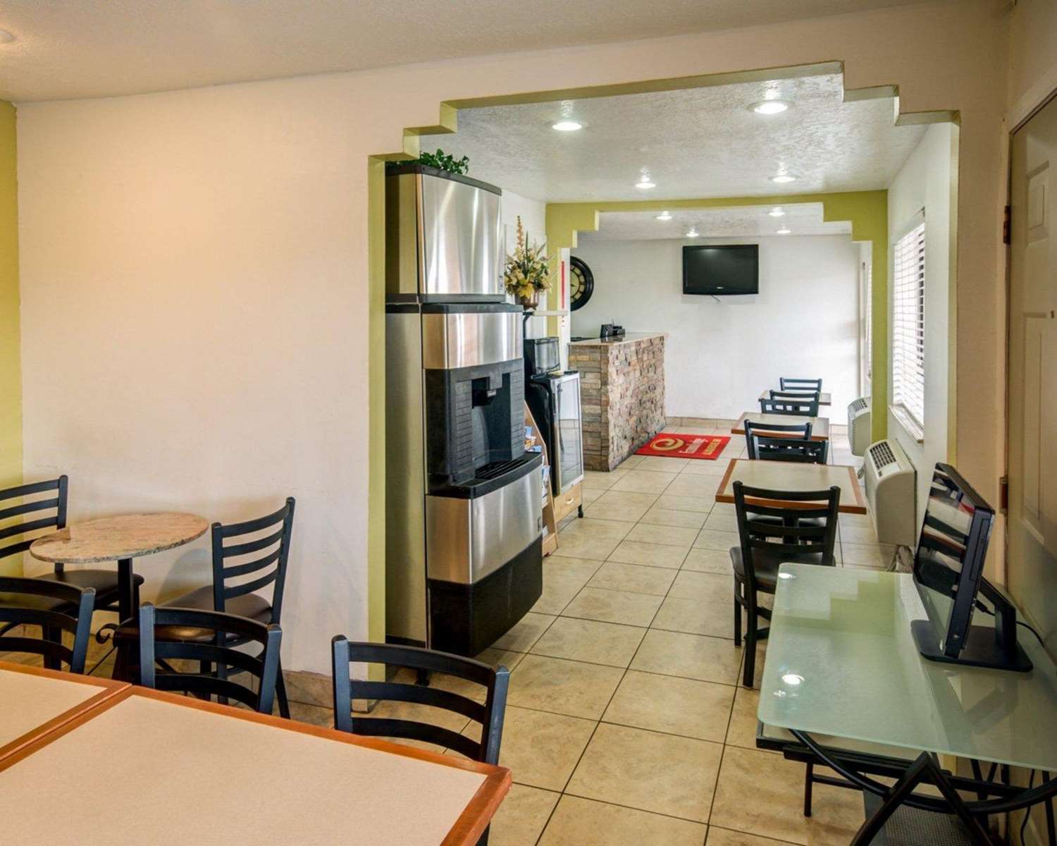Econo Lodge Albuquerque East 14/14