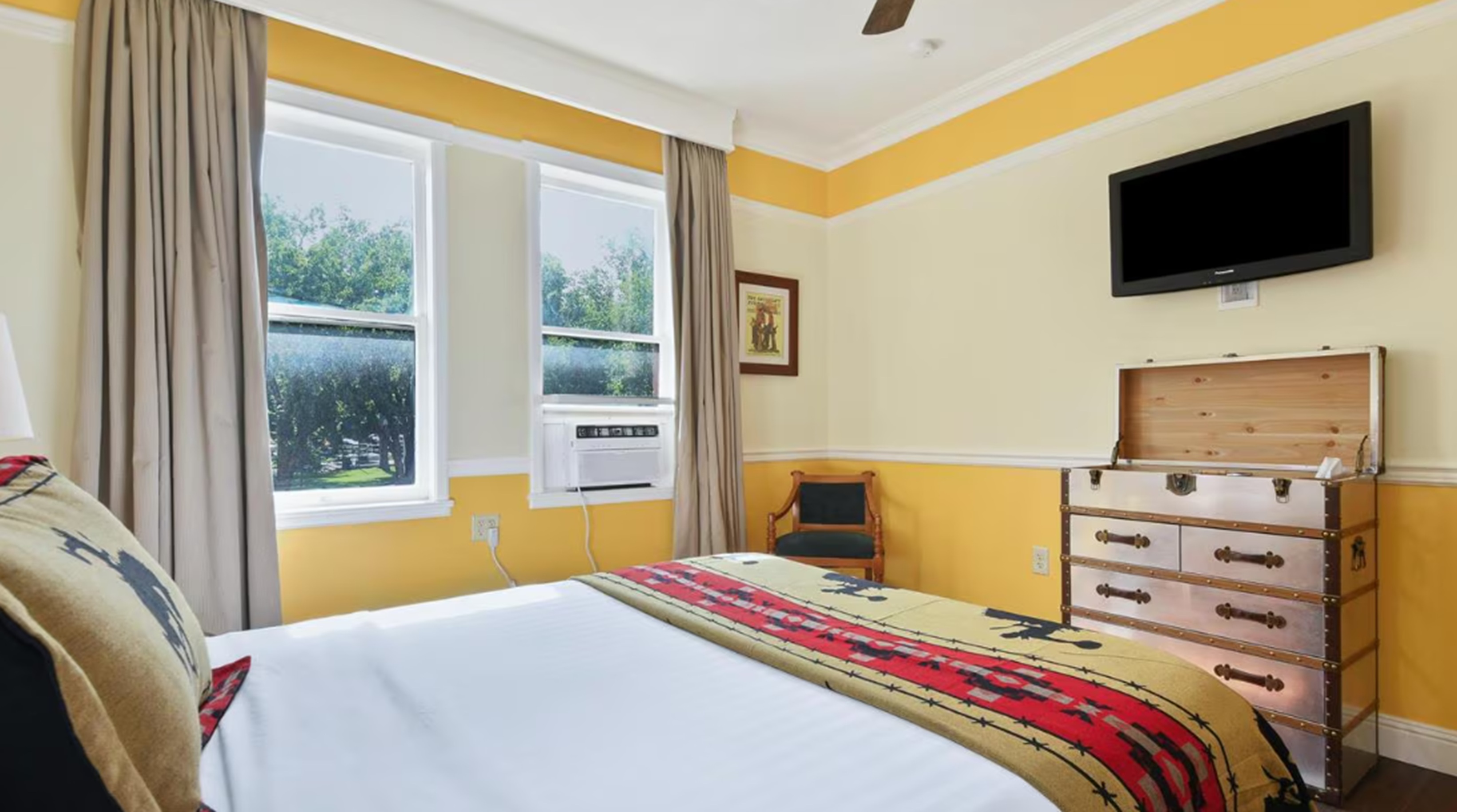 Space, King Bed, Park View