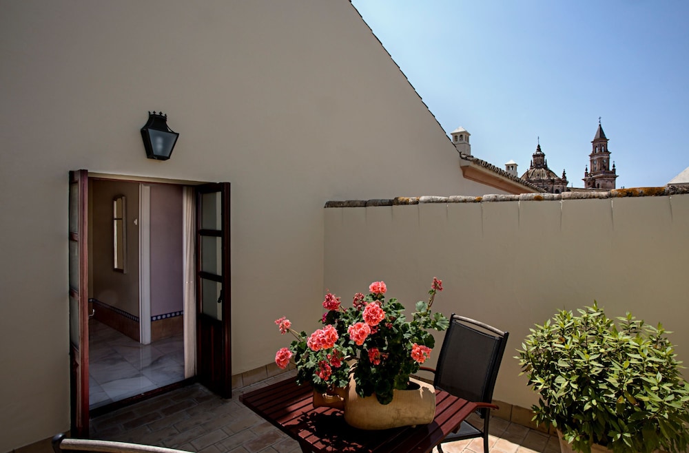 Alcazar de La Reina 9/66