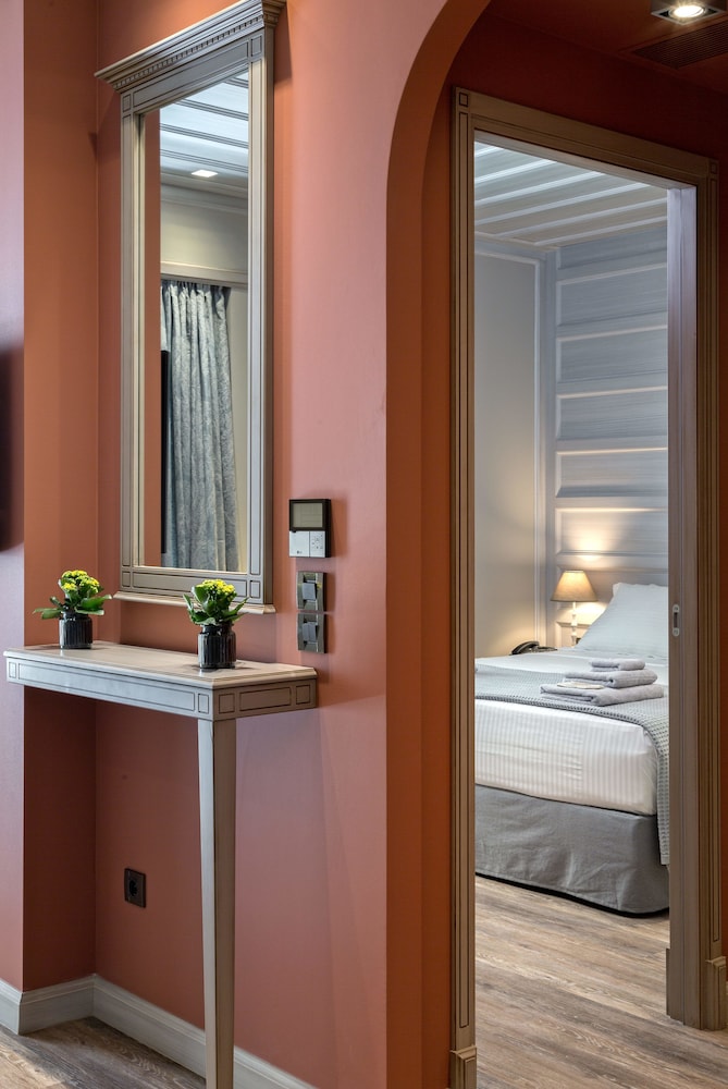 Estia Boutique Apartments 50/50