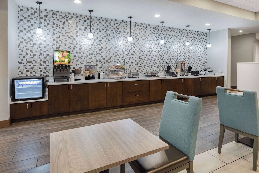 La Quinta Inn & Suites by Wyndham Jackson/Cape Girardeau 39/51