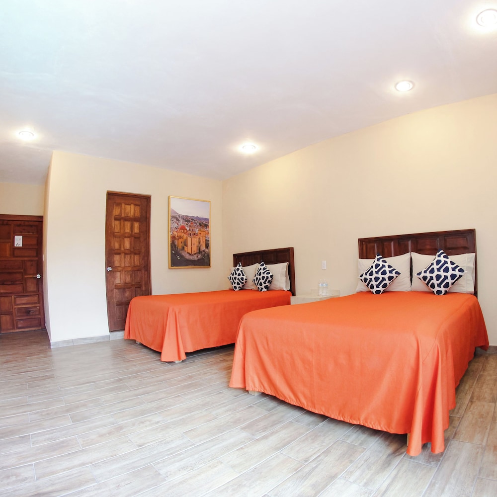 Valenciana Midway Inn 11/50