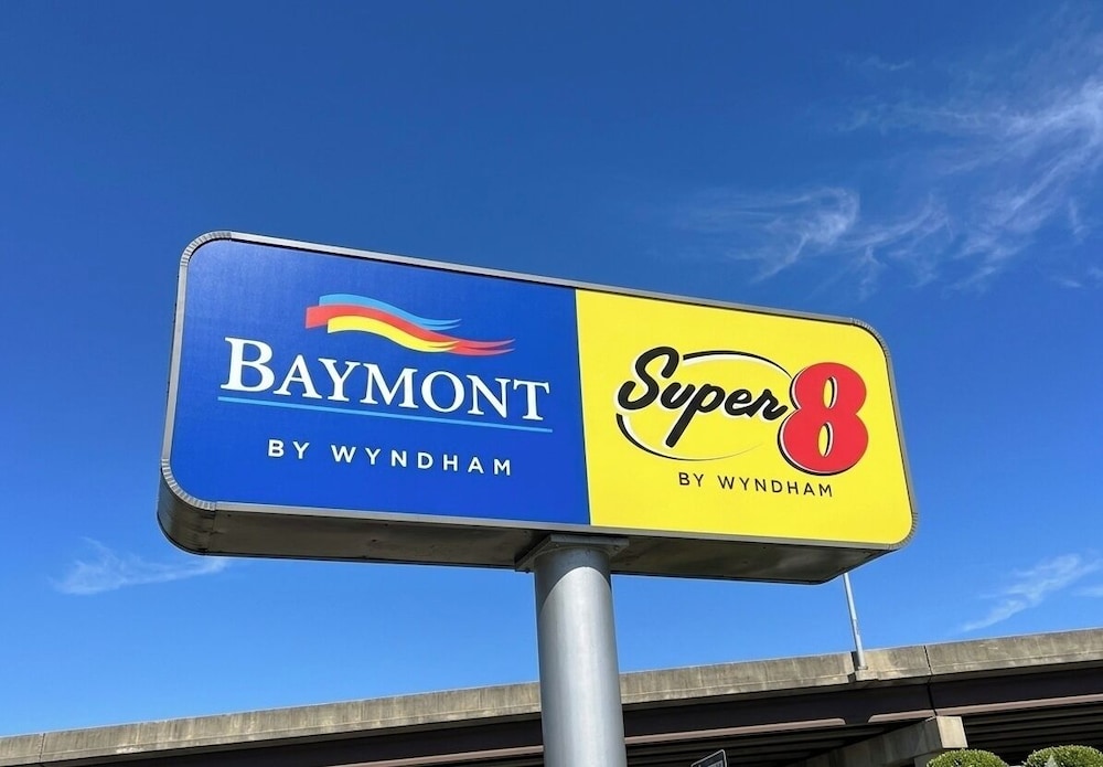 Super 8 by Wyndham Nacogdoches Near University 2/58