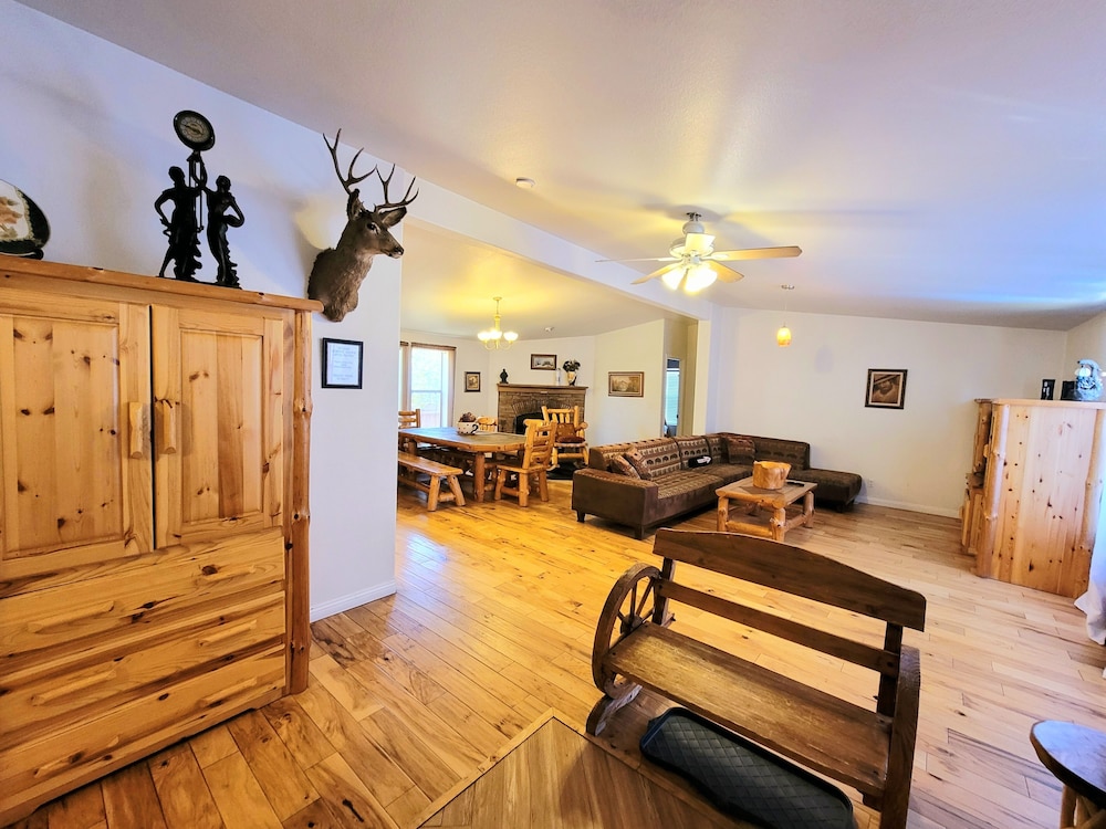 Country Club Chalet 6/43