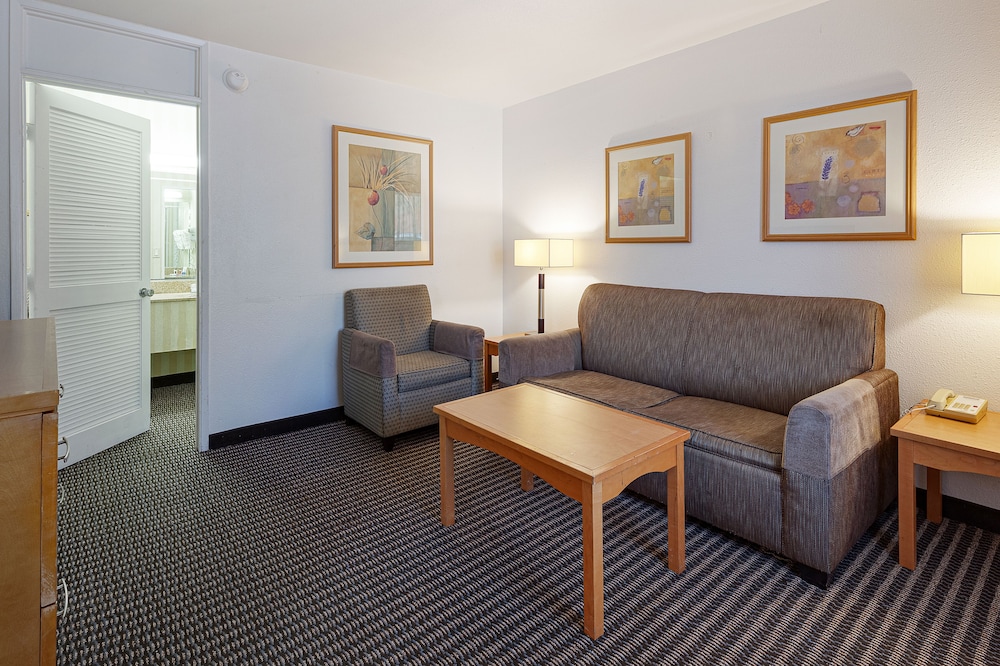 Travelodge By Wyndham Palm Springs 23/41