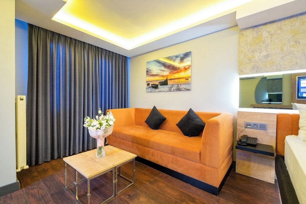 216 Bosphorus Suite 28/50