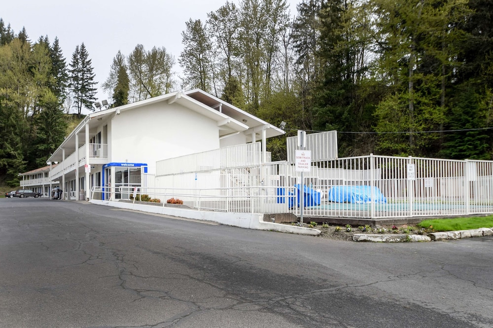 Motel6 Kelso, WA - Mt. St. Helens 41/45
