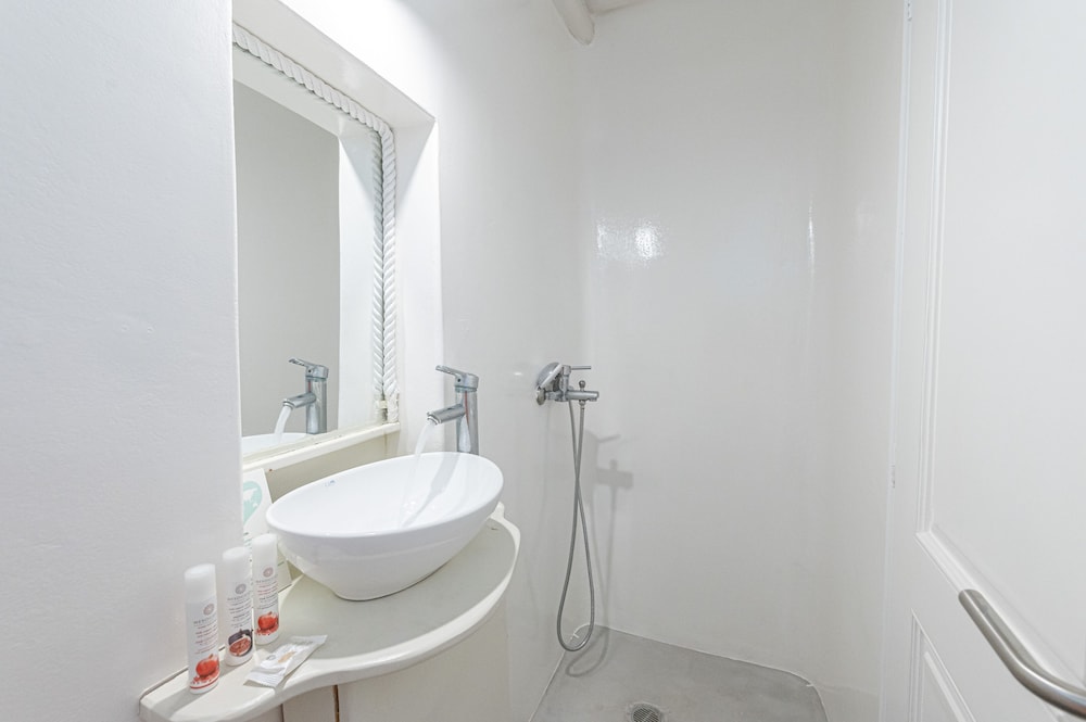 4 Bedrooms, Luxury, Villa, Bunk Bed, 3 Queen Beds, Sea View, Sofa, Pool Access, Villa Thelgo 4/7