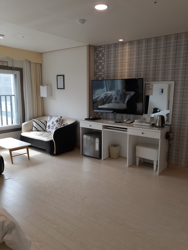 Daebudo Tourist Hotel 9/15