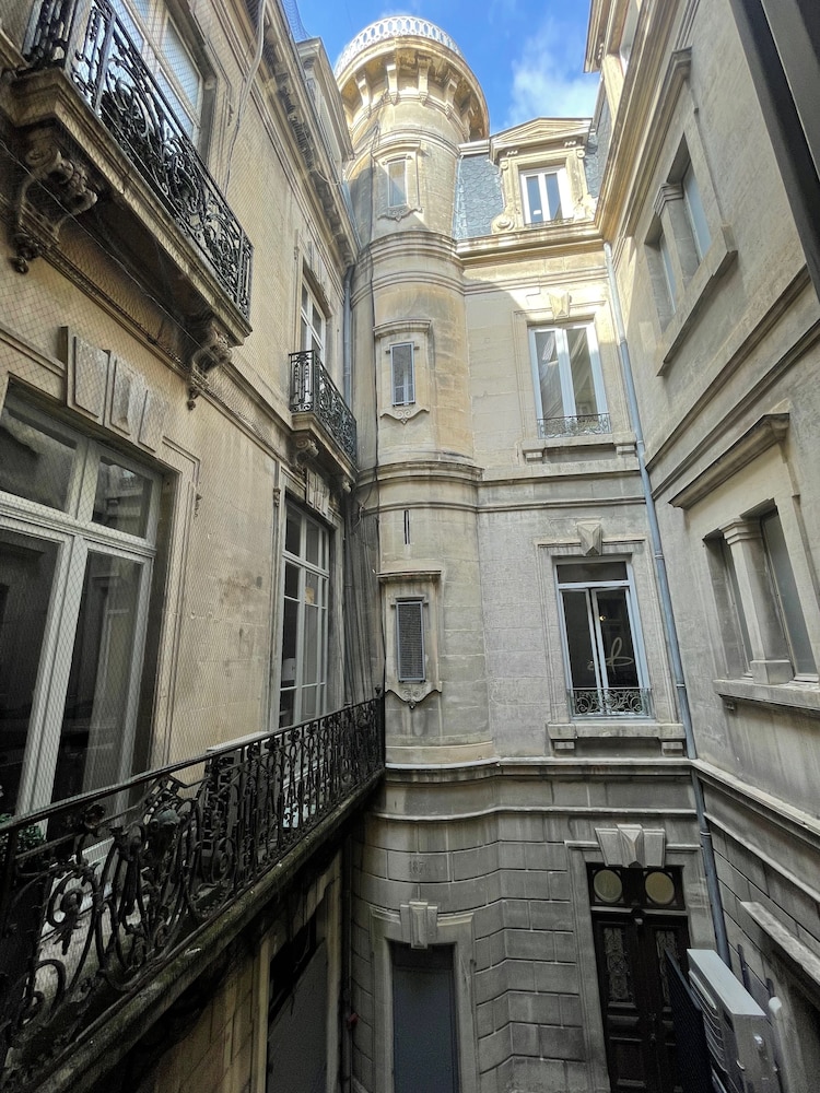 Hotel De La Comedie 2/19